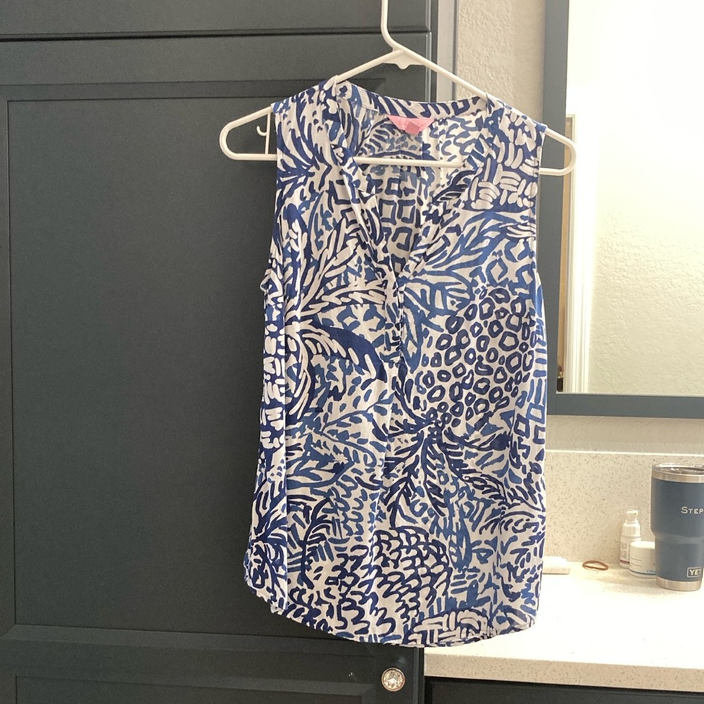Lilly Pulitzer Blue and White Sleeveless Blouse XS
